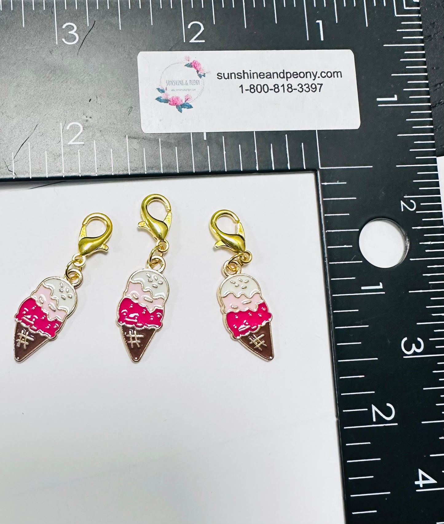 Stitch Marker / Zipper pull - Charm - Three Scoops - Gelato on a cone