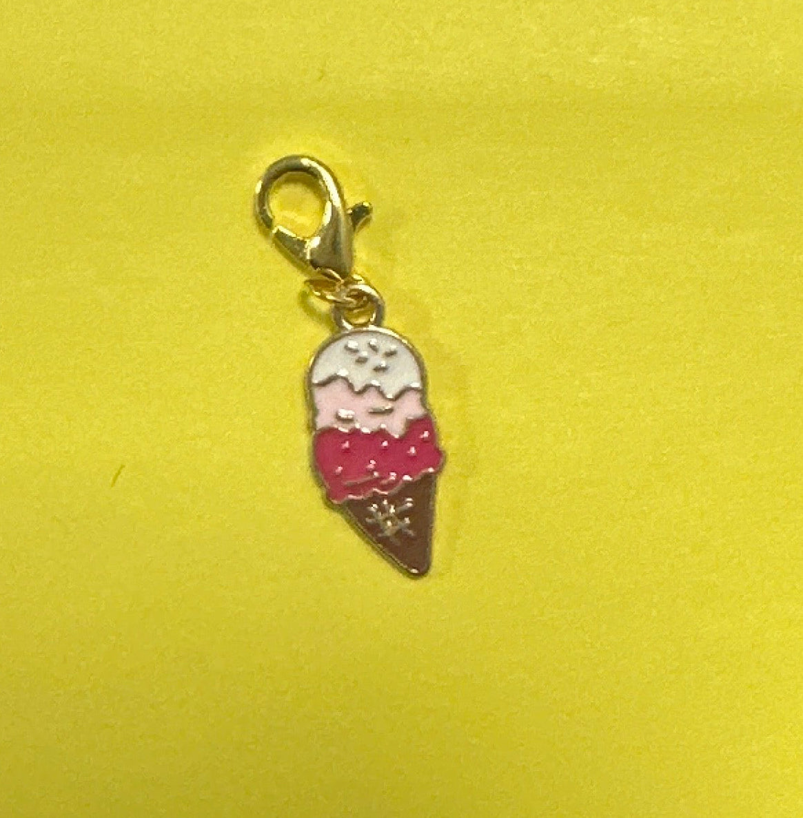 Stitch Marker / Zipper pull - Charm - Three Scoops - Gelato on a cone