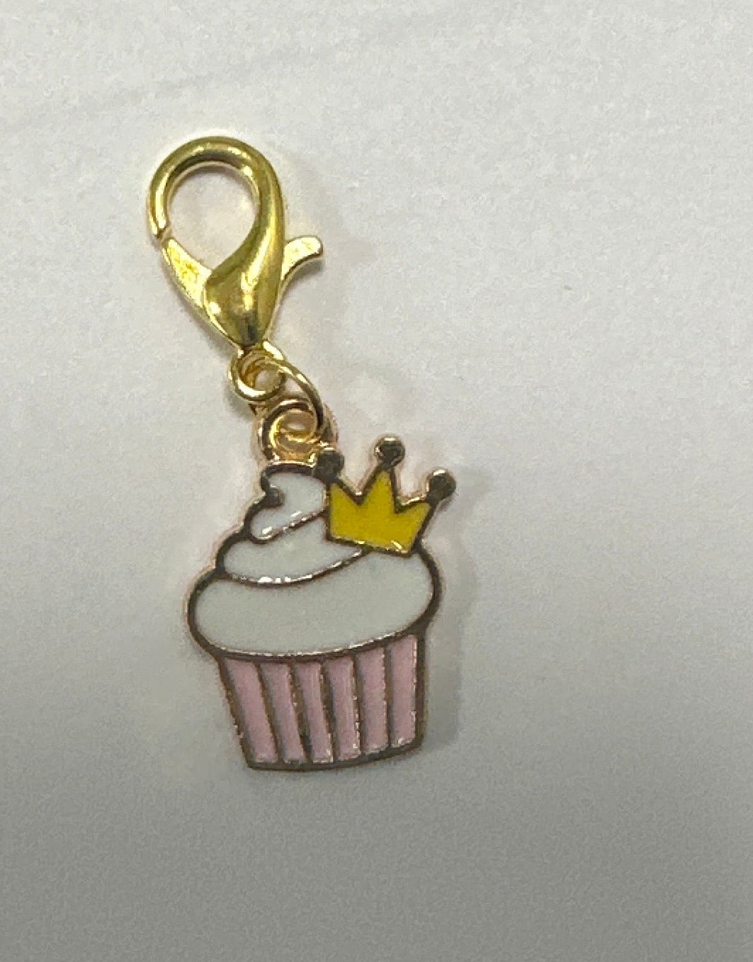 Stitch Marker / Zipper pull - Charm - Little cupcake with frosting and crown