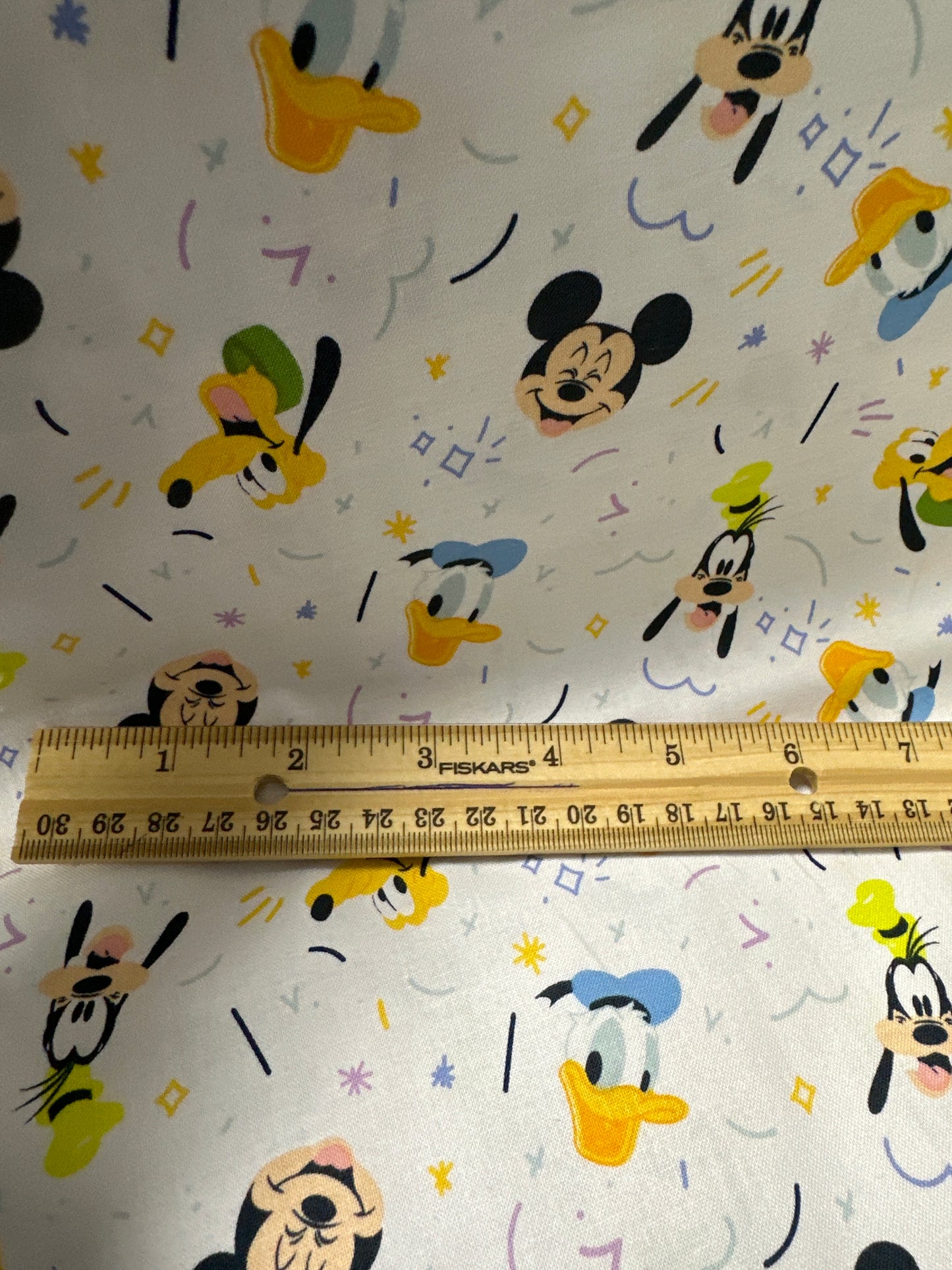 Disney - Mickey Mouse and Friends - White - Play all Day