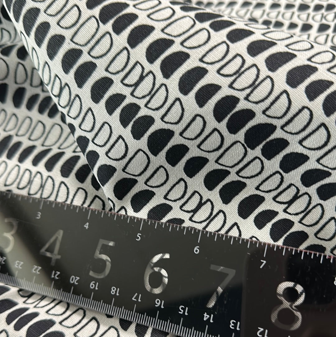 Essex - Quarry Trail by Anna Graham for Robert Kaufman - Black and White Half Moons