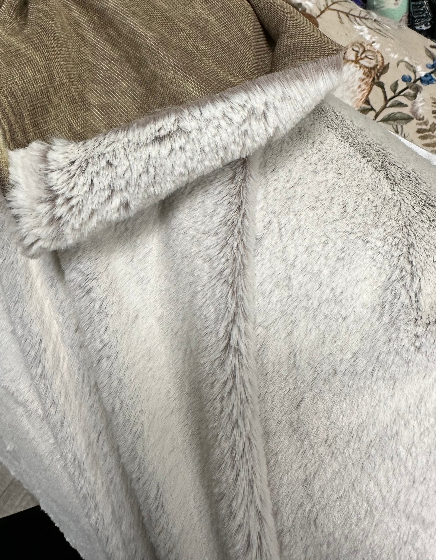 Minky - Red Pine - Jasper - Beige/White