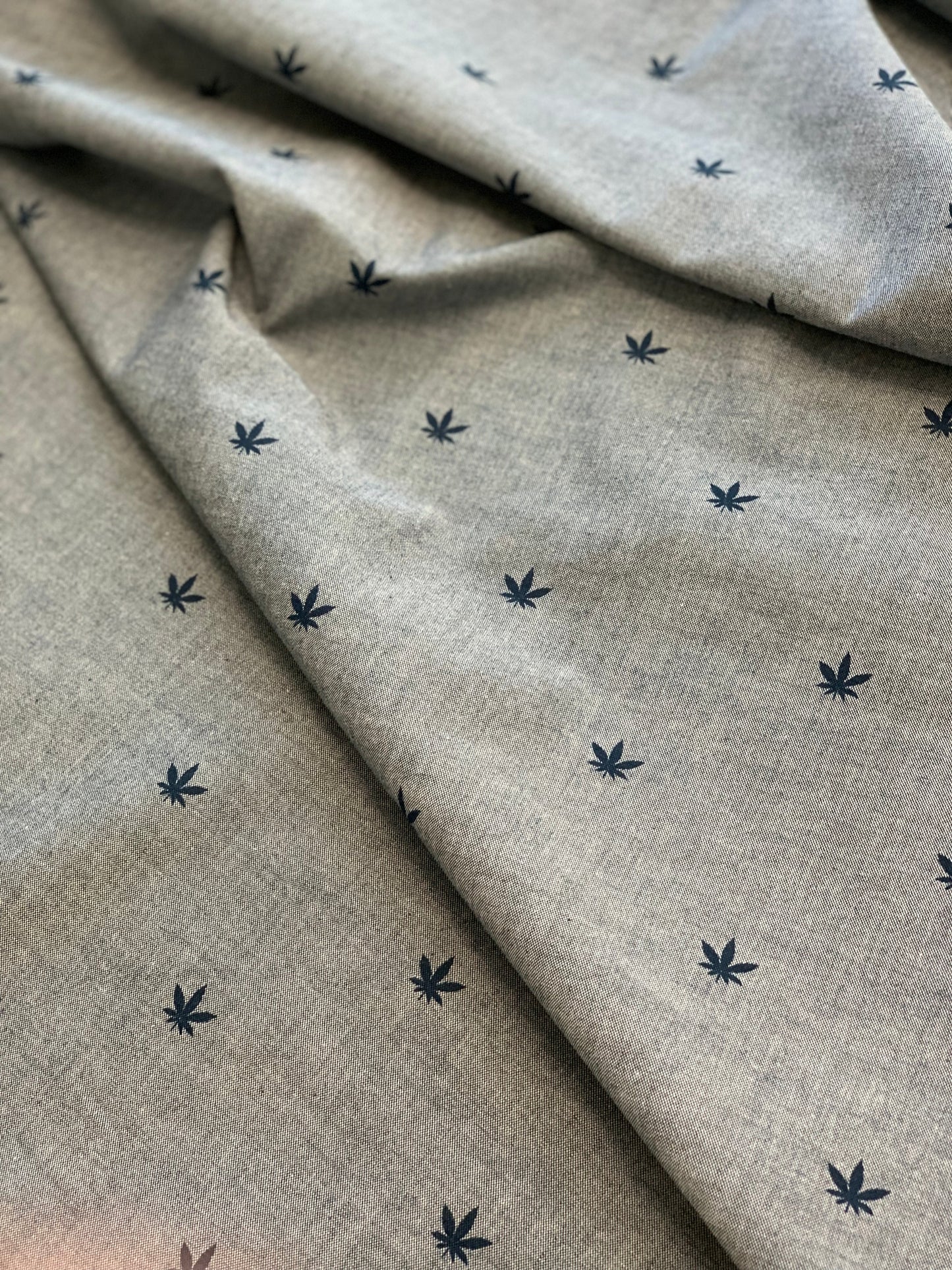 Chambray Union- American Minis by Robert Kaufman - Cannabis flowers