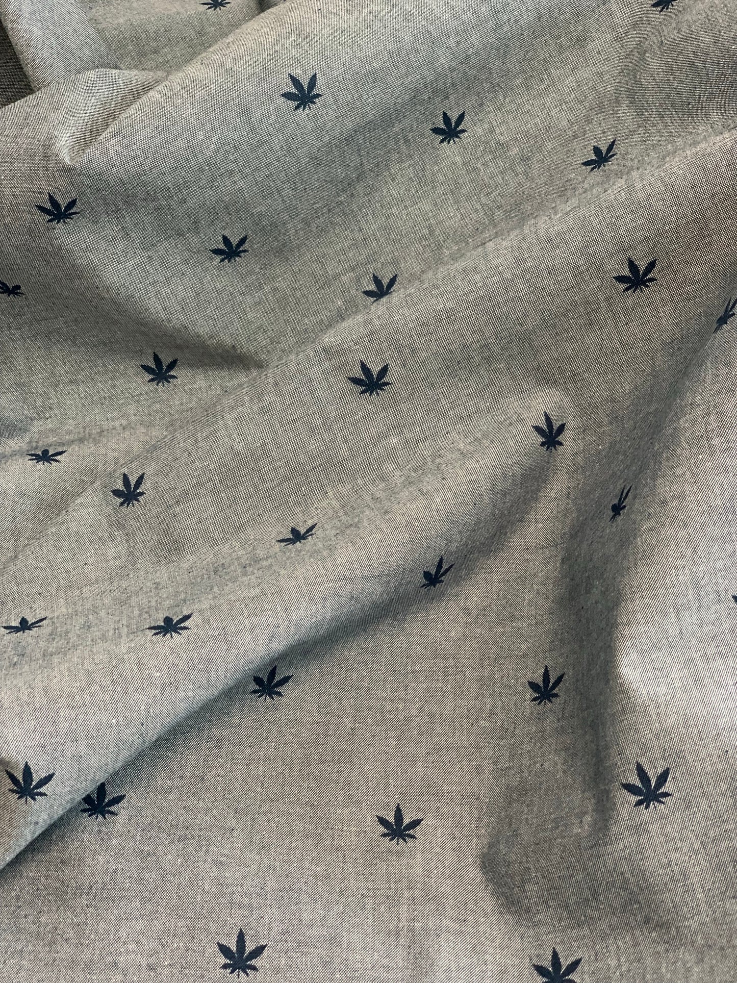 Chambray Union- American Minis by Robert Kaufman - Cannabis flowers