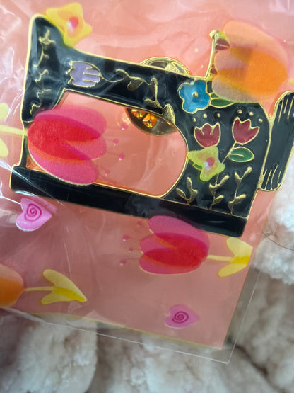 Broche / Pin de machine à coudre en émail - Noir avec floral