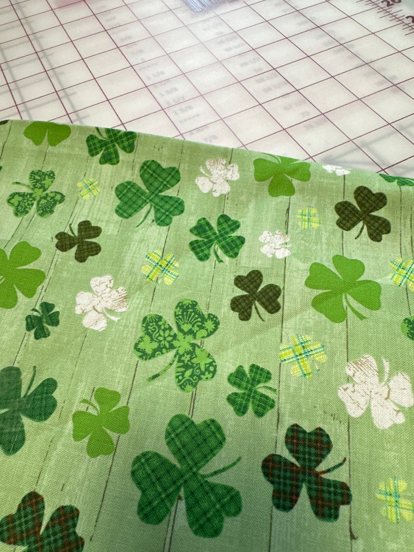 Last half metre - Henry Glass - Green Clover on Wood Grain - Perfect for St. Patrick's Day