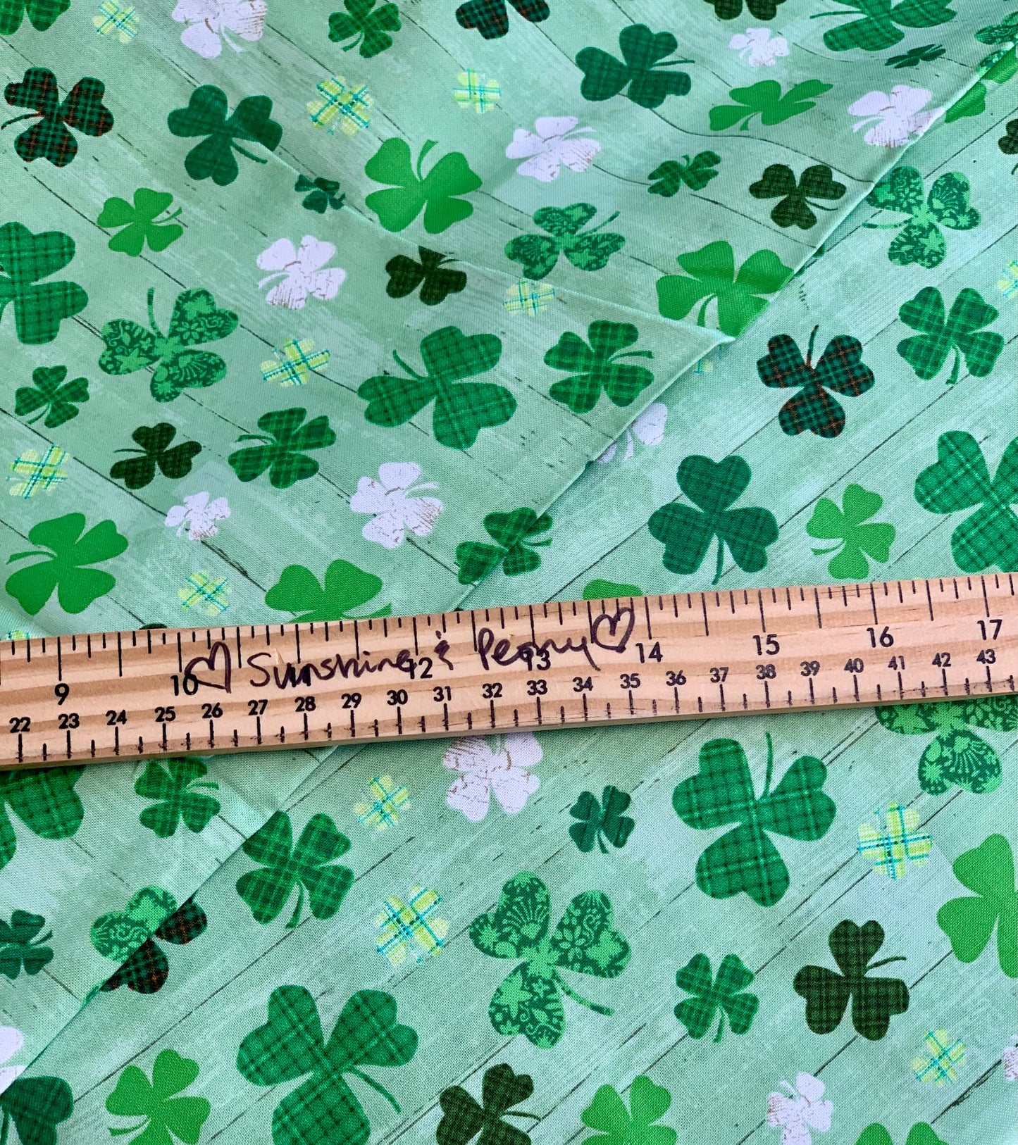 Last half metre - Henry Glass - Green Clover on Wood Grain - Perfect for St. Patrick's Day